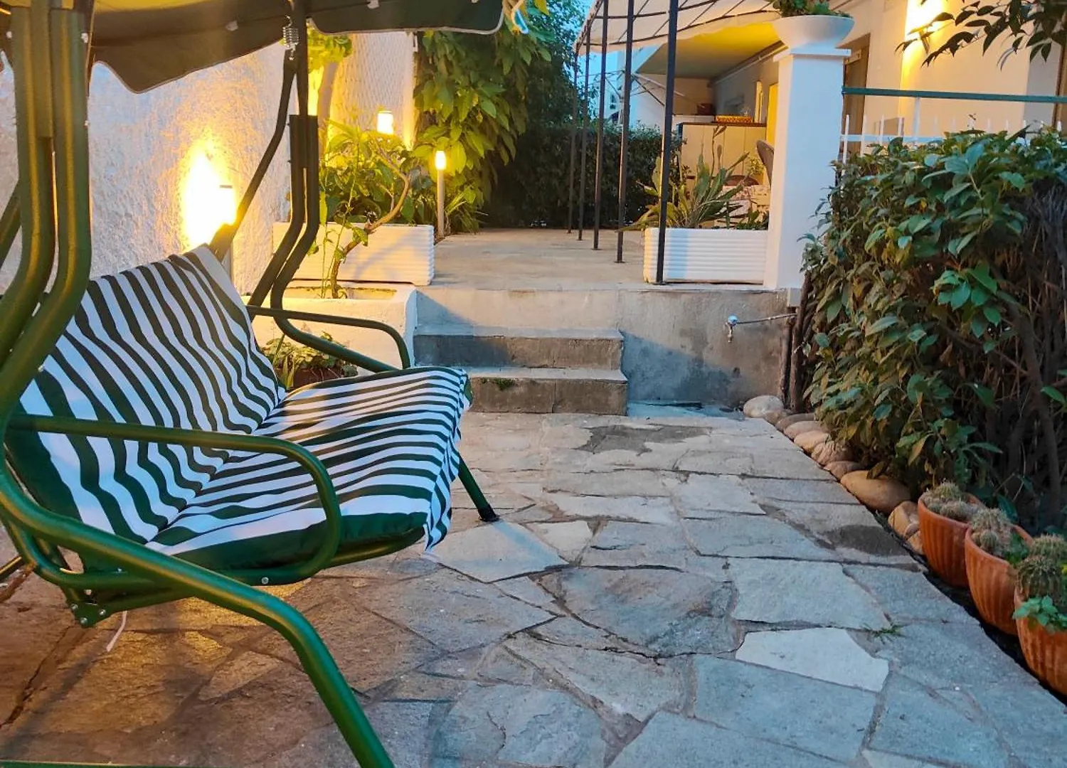 Alishome, Elegante Trilocale Con Vista Mare E Giardino Sanremo