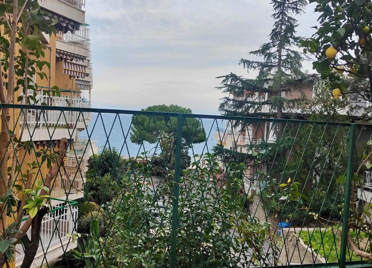 Alishome, Elegante Trilocale Con Vista Mare E Giardino Sanremo 0*,
